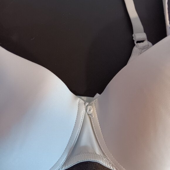 Women's BARELY BREEZIES WHITE 38D BRA - Picture 2 of 6
